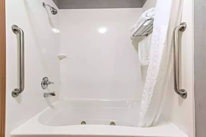 Room 12 of 19